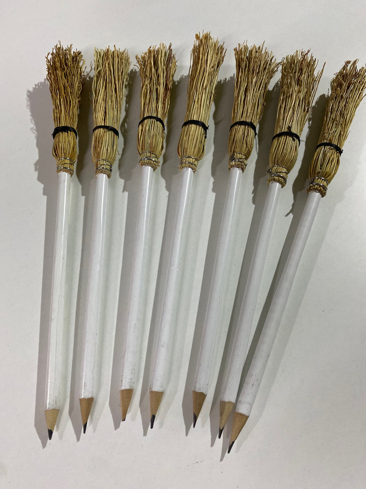 Mendi 15 Pencil with Broom 1 Thread