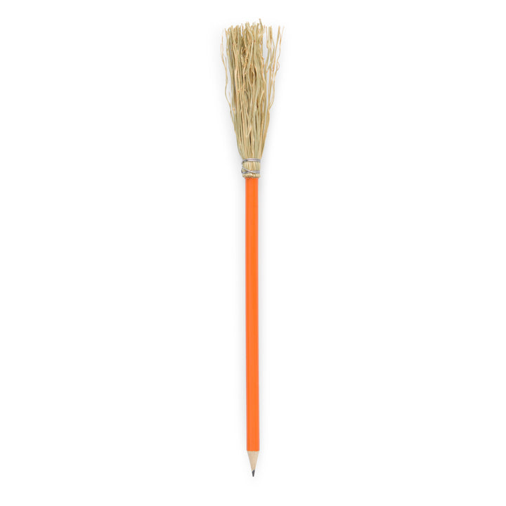 Escoba con lápiz naranja hecha a mano