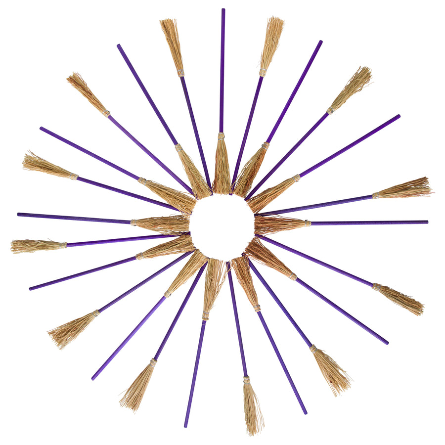Escobas Miniatura color morado artesanas fabricadas por Mendi para multitud de usos.
