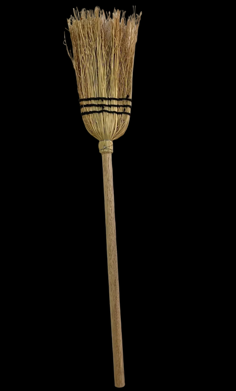 Escoba miniatura de 50 cm con mango corto, ideal para eventos y decorar.