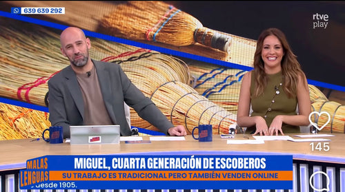 Nos visita Televisión Española en el taller de fabricación de escobas.